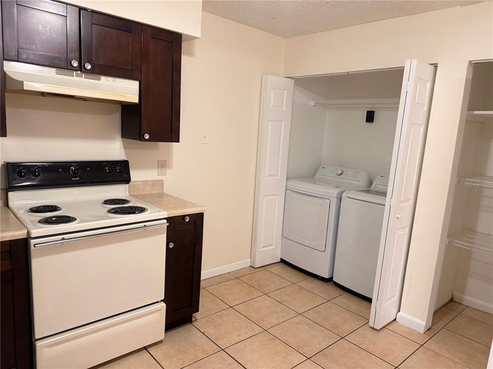 For Rent: $1,550 (2 beds, 1 baths, 884 Square Feet)