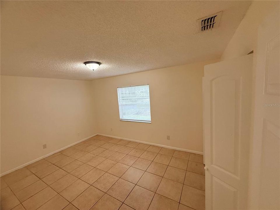 For Rent: $1,550 (2 beds, 1 baths, 884 Square Feet)