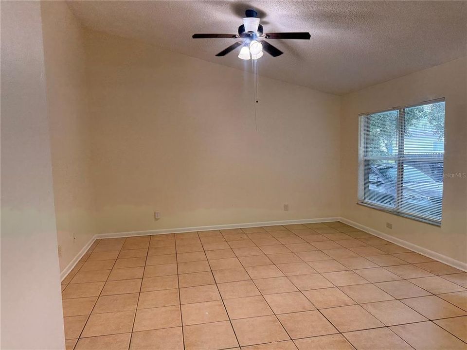 For Rent: $1,550 (2 beds, 1 baths, 884 Square Feet)