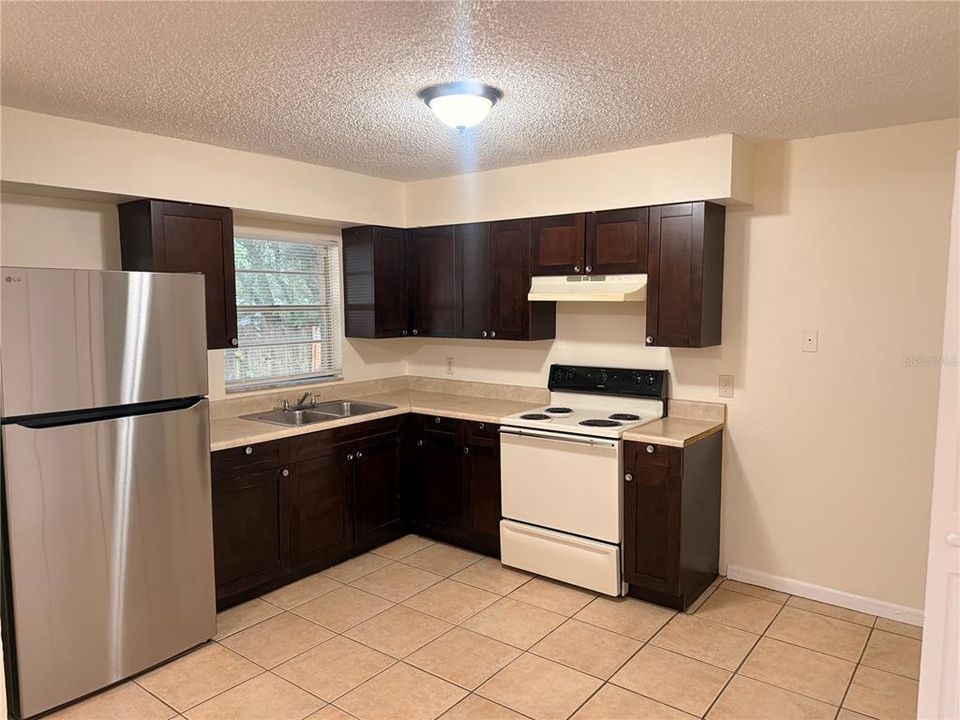 For Rent: $1,550 (2 beds, 1 baths, 884 Square Feet)