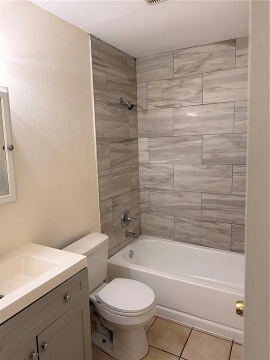For Rent: $1,550 (2 beds, 1 baths, 884 Square Feet)