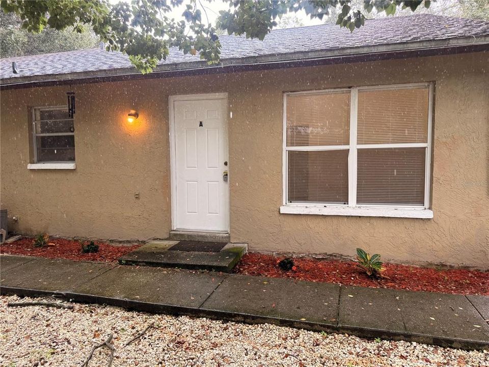 For Rent: $1,550 (2 beds, 1 baths, 884 Square Feet)