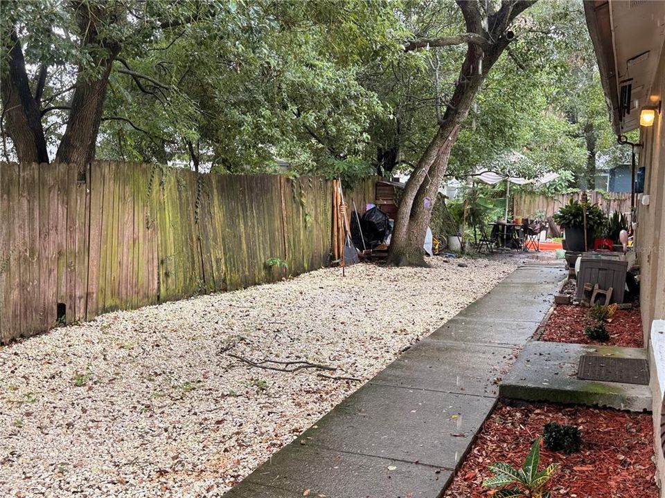 For Rent: $1,550 (2 beds, 1 baths, 884 Square Feet)