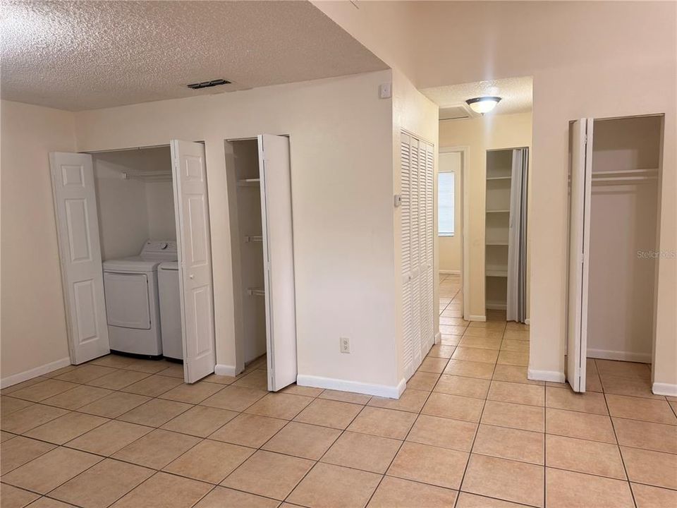 For Rent: $1,550 (2 beds, 1 baths, 884 Square Feet)