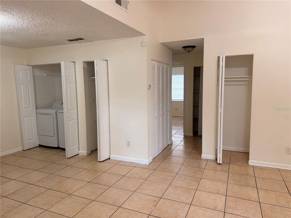 For Rent: $1,550 (2 beds, 1 baths, 884 Square Feet)