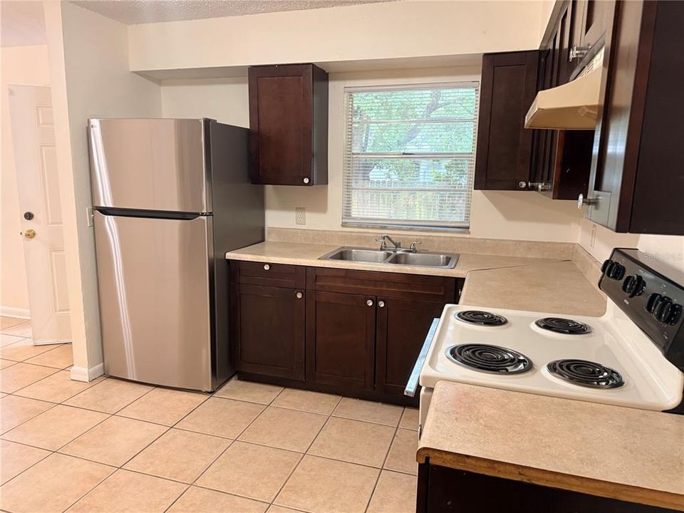 For Rent: $1,550 (2 beds, 1 baths, 884 Square Feet)