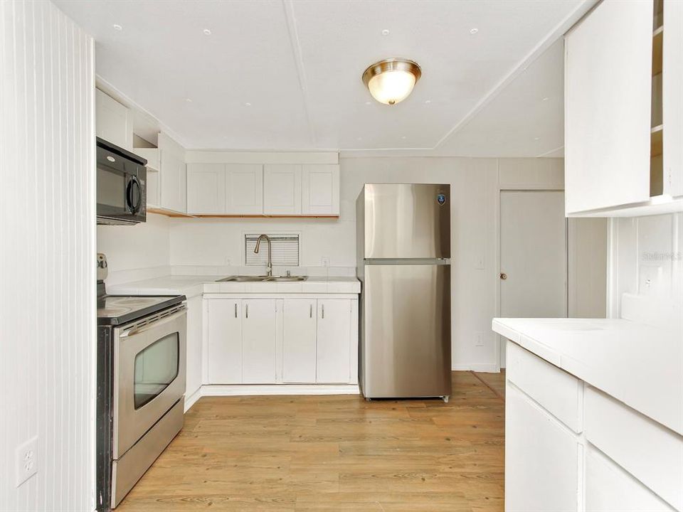 На продажу: $178,900 (3 спален, 2 ванн, 920 Квадратных фут)