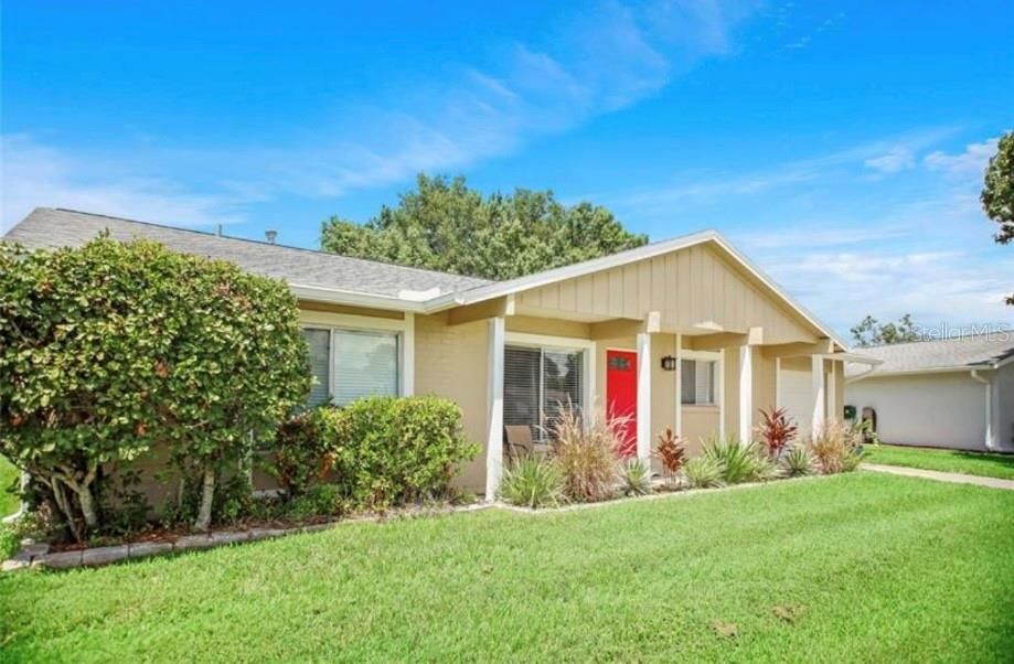 For Sale: $347,999 (2 beds, 2 baths, 1312 Square Feet)