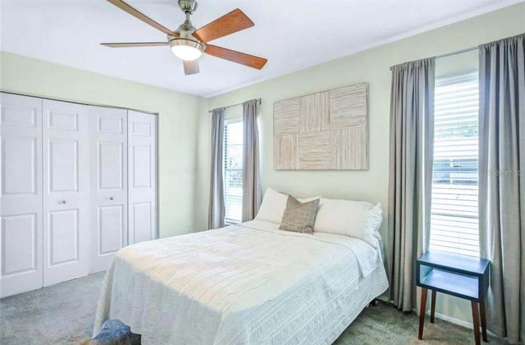 For Sale: $347,999 (2 beds, 2 baths, 1312 Square Feet)