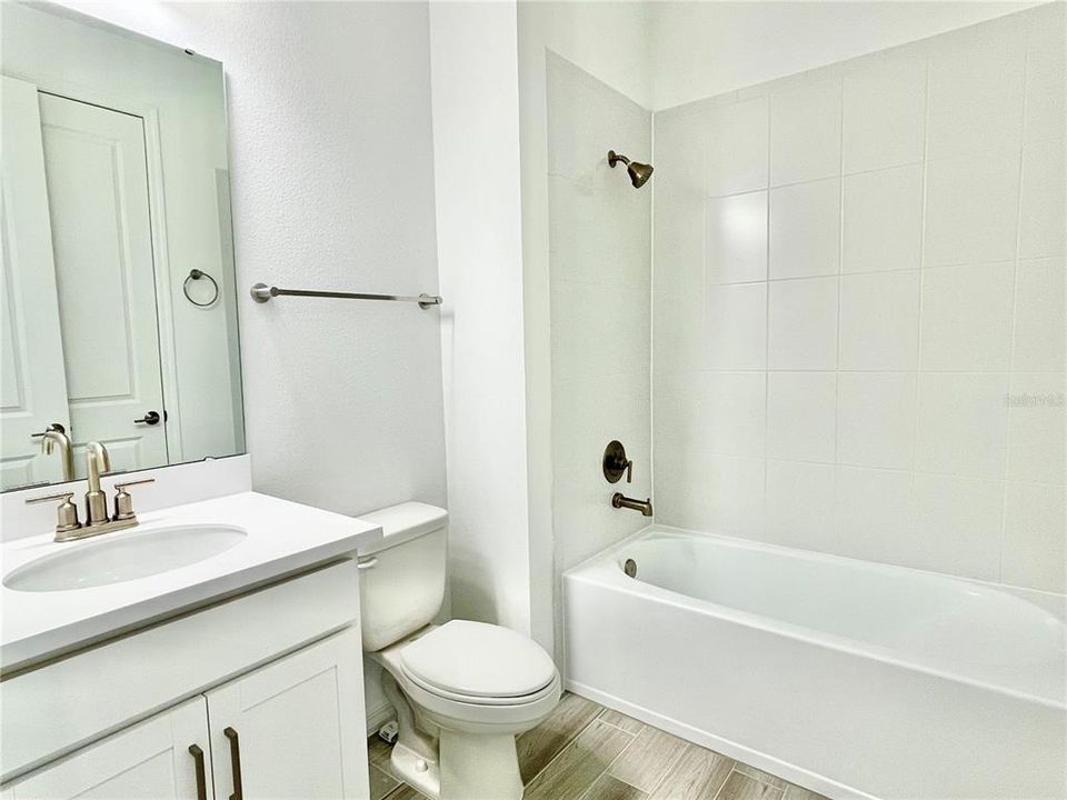 En Venta: $415,000 (4 camas, 3 baños, 2404 Pies cuadrados)