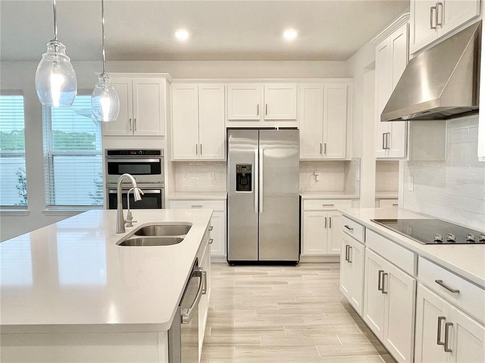 En Venta: $415,000 (4 camas, 3 baños, 2404 Pies cuadrados)