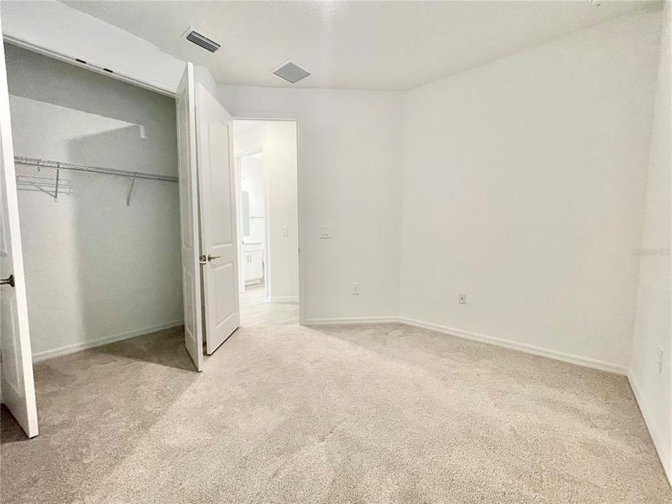 En Venta: $415,000 (4 camas, 3 baños, 2404 Pies cuadrados)