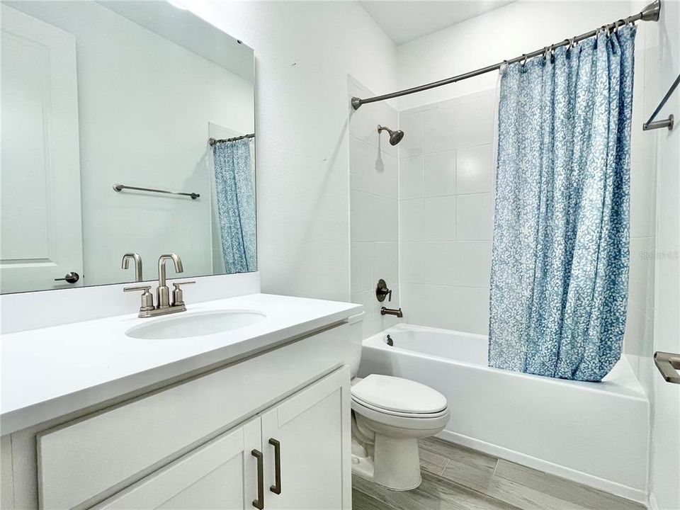 En Venta: $415,000 (4 camas, 3 baños, 2404 Pies cuadrados)