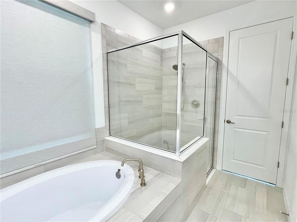 En Venta: $415,000 (4 camas, 3 baños, 2404 Pies cuadrados)