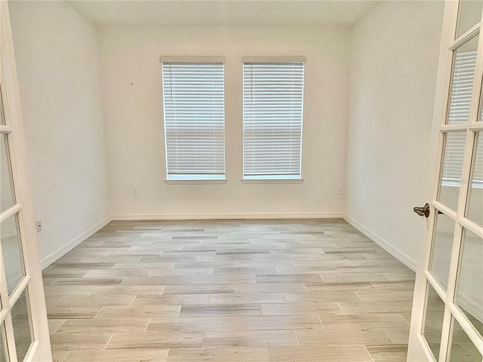 En Venta: $415,000 (4 camas, 3 baños, 2404 Pies cuadrados)