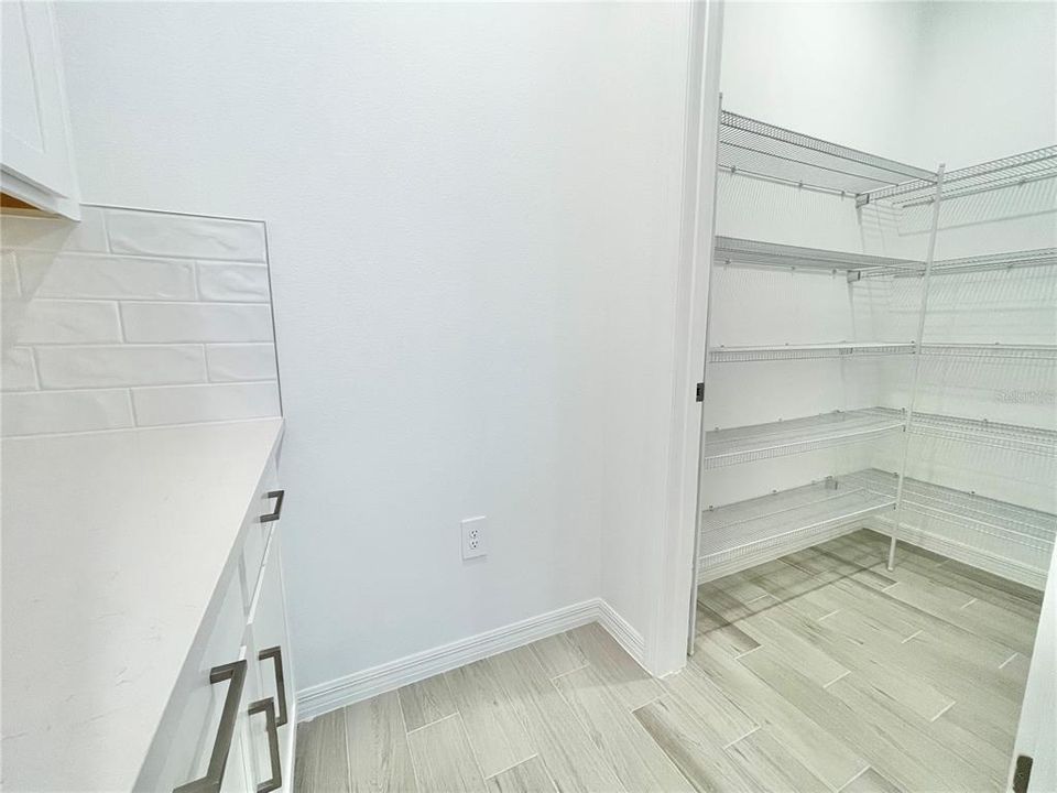 En Venta: $415,000 (4 camas, 3 baños, 2404 Pies cuadrados)