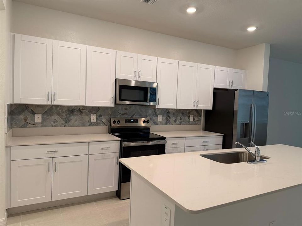 For Rent: $2,200 (3 beds, 2 baths, 1807 Square Feet)