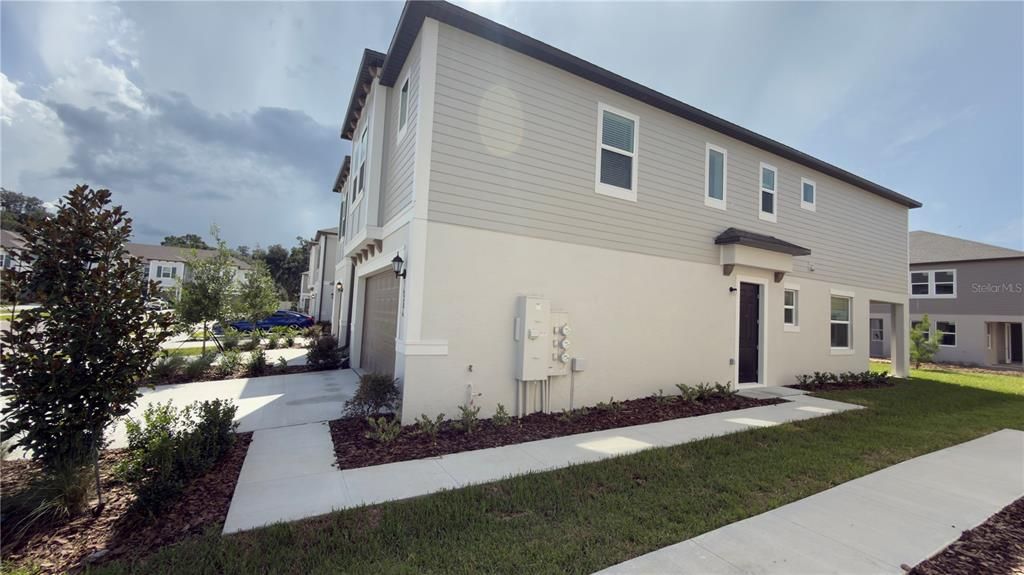 For Rent: $2,200 (3 beds, 2 baths, 1807 Square Feet)