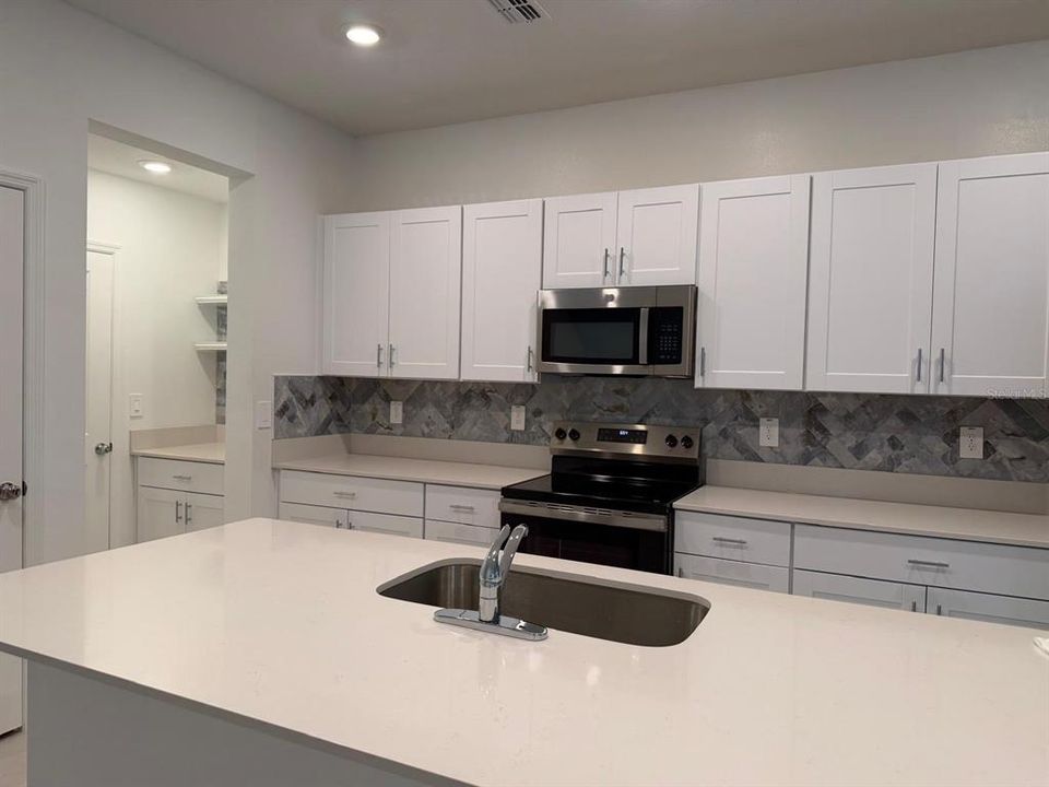 For Rent: $2,200 (3 beds, 2 baths, 1807 Square Feet)