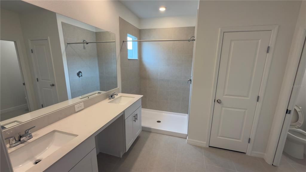 For Rent: $2,200 (3 beds, 2 baths, 1807 Square Feet)