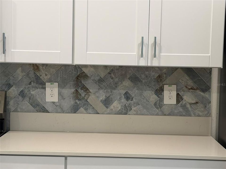 For Rent: $2,200 (3 beds, 2 baths, 1807 Square Feet)