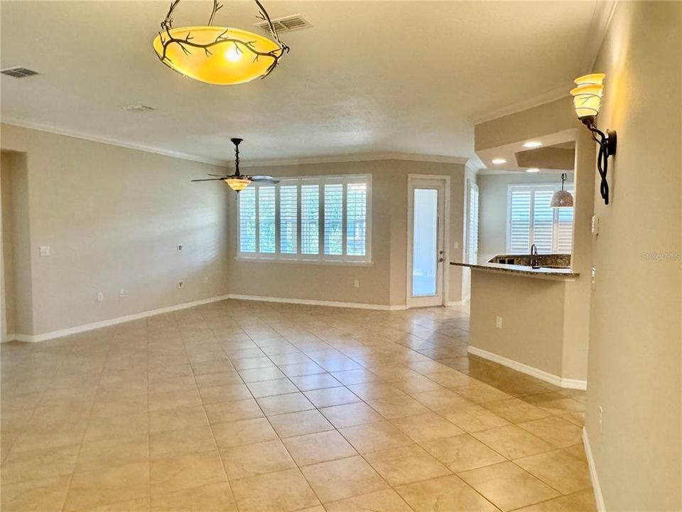 For Sale: $329,900 (3 beds, 2 baths, 1998 Square Feet)