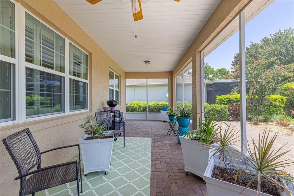 For Sale: $329,900 (3 beds, 2 baths, 1998 Square Feet)