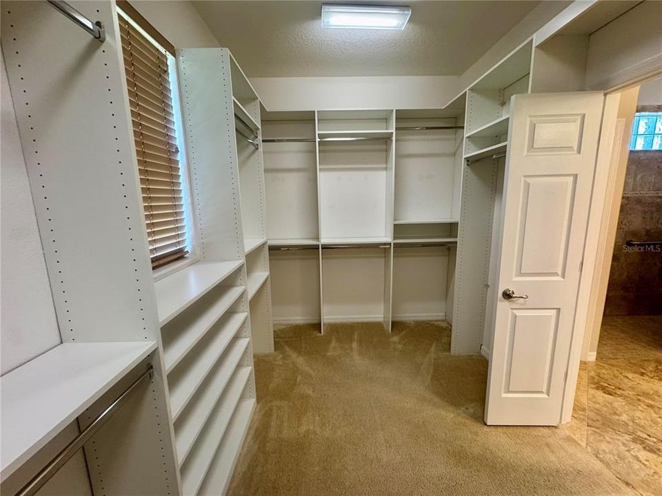 For Sale: $329,900 (3 beds, 2 baths, 1998 Square Feet)