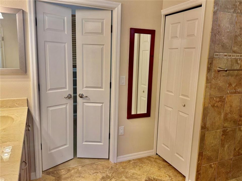 For Sale: $329,900 (3 beds, 2 baths, 1998 Square Feet)