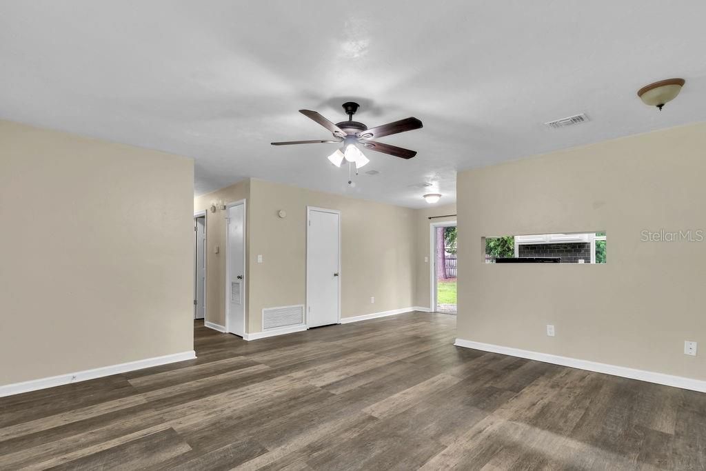 For Rent: $1,800 (3 beds, 2 baths, 1093 Square Feet)