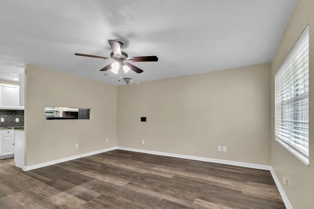 For Rent: $1,800 (3 beds, 2 baths, 1093 Square Feet)