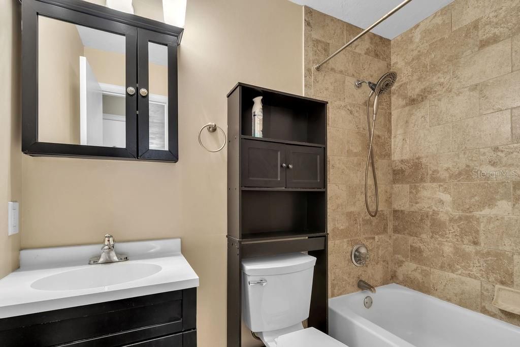For Rent: $1,800 (3 beds, 2 baths, 1093 Square Feet)