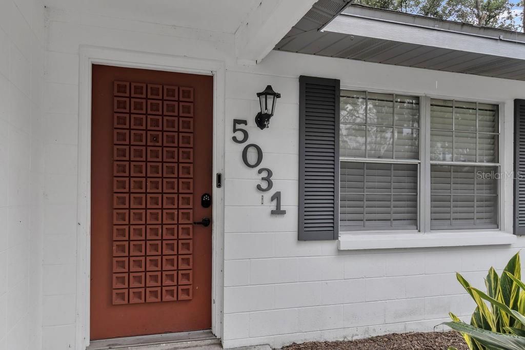 For Rent: $1,800 (3 beds, 2 baths, 1093 Square Feet)