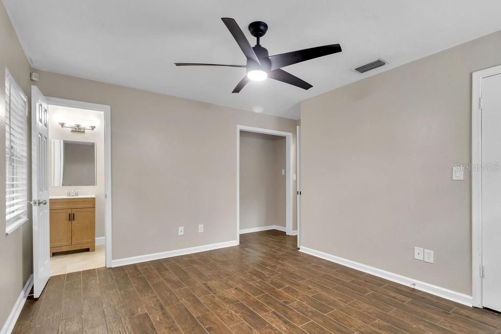 For Rent: $1,800 (3 beds, 2 baths, 1093 Square Feet)