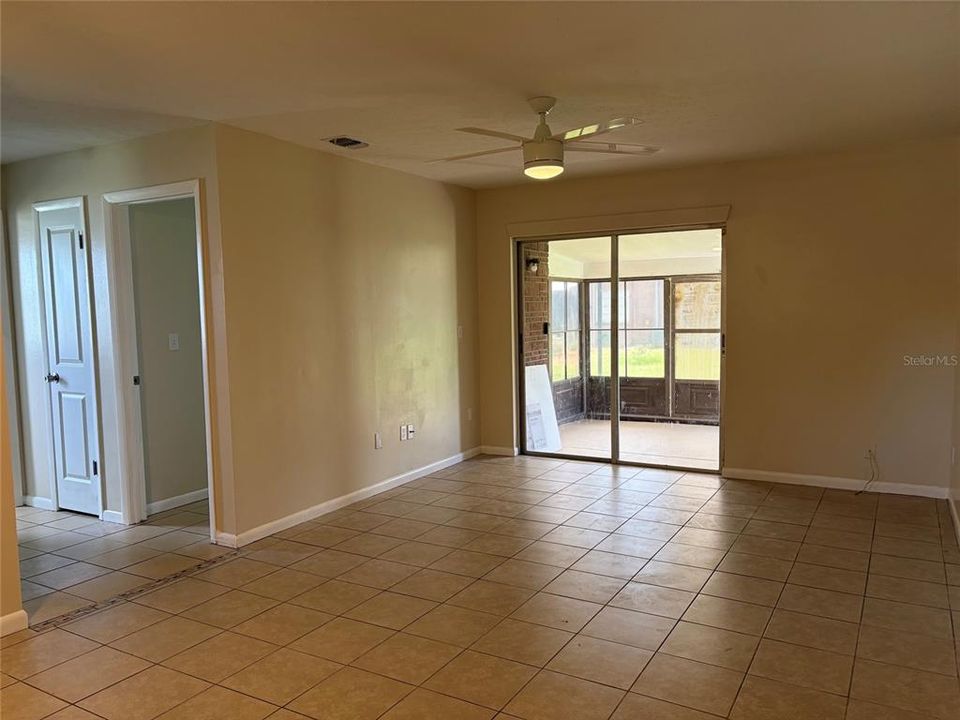 For Sale: $149,000 (2 beds, 1 baths, 794 Square Feet)