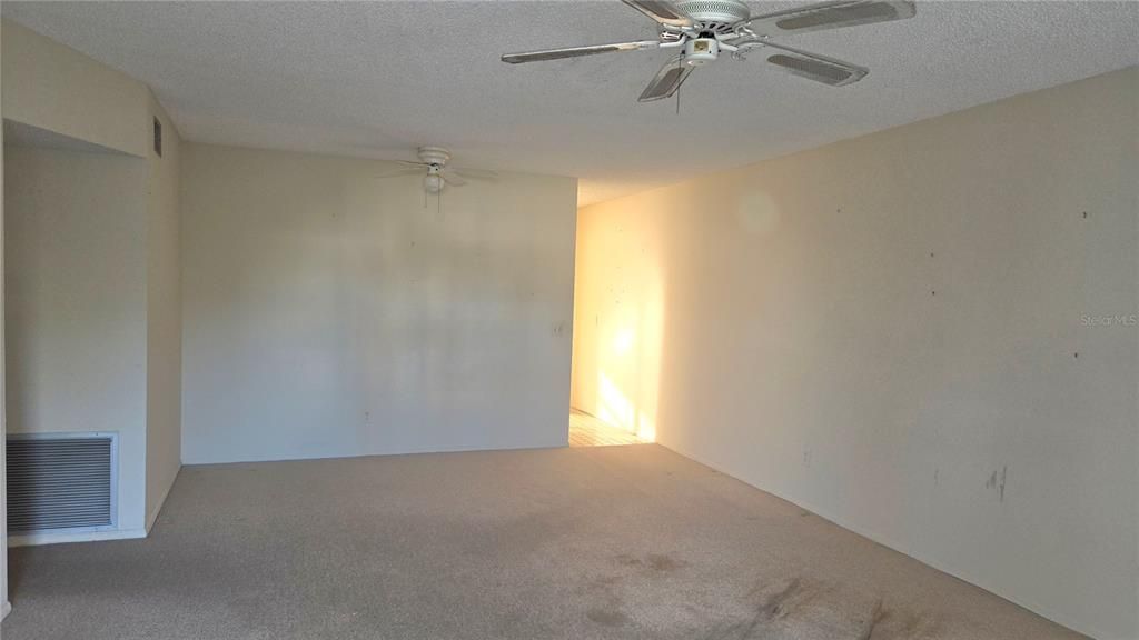 For Sale: $119,900 (2 beds, 2 baths, 1400 Square Feet)