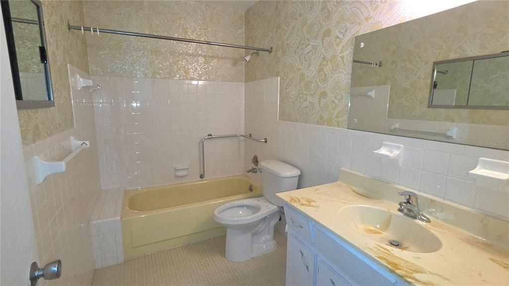 For Sale: $119,900 (2 beds, 2 baths, 1400 Square Feet)