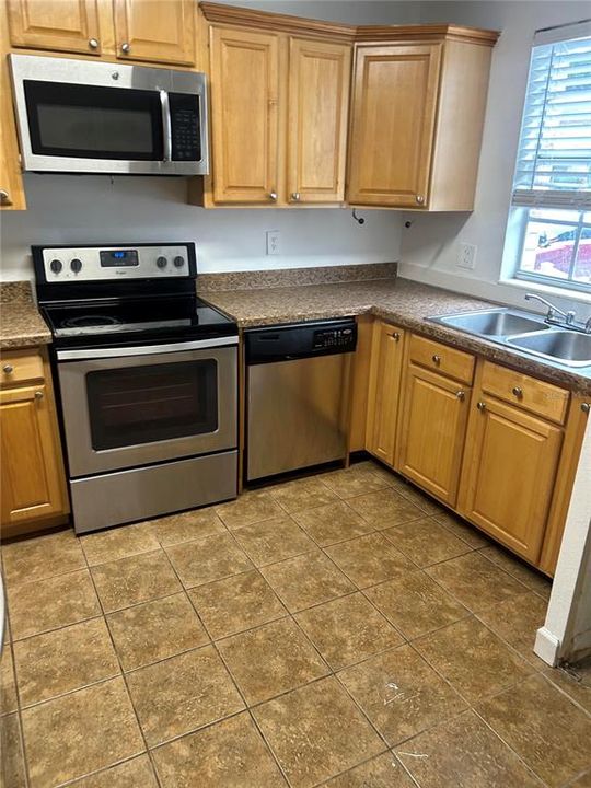 For Sale: $215,000 (3 beds, 2 baths, 1612 Square Feet)