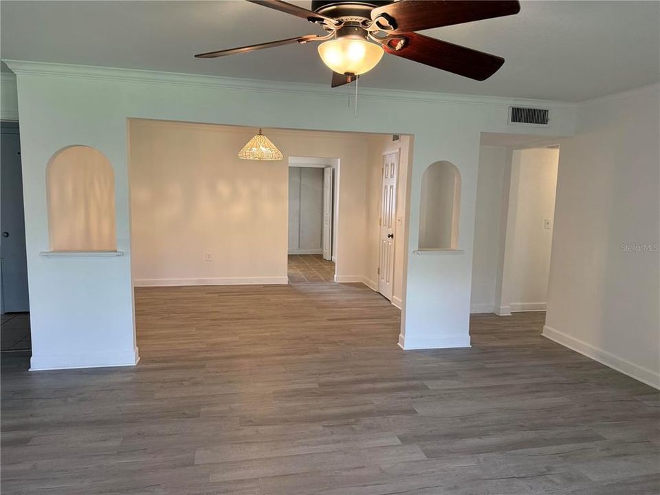 For Sale: $215,000 (3 beds, 2 baths, 1612 Square Feet)