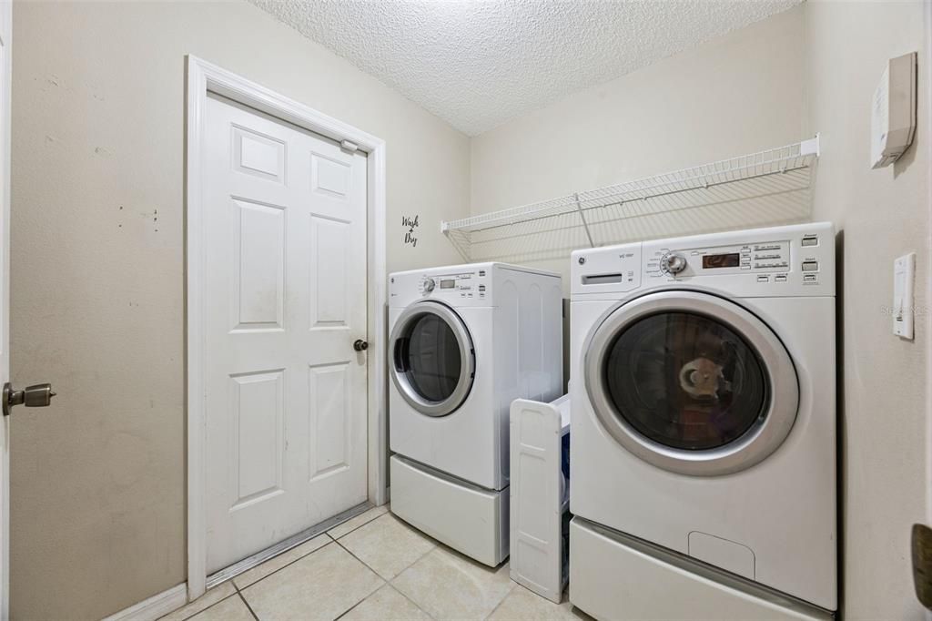 For Sale: $410,000 (4 beds, 2 baths, 2044 Square Feet)