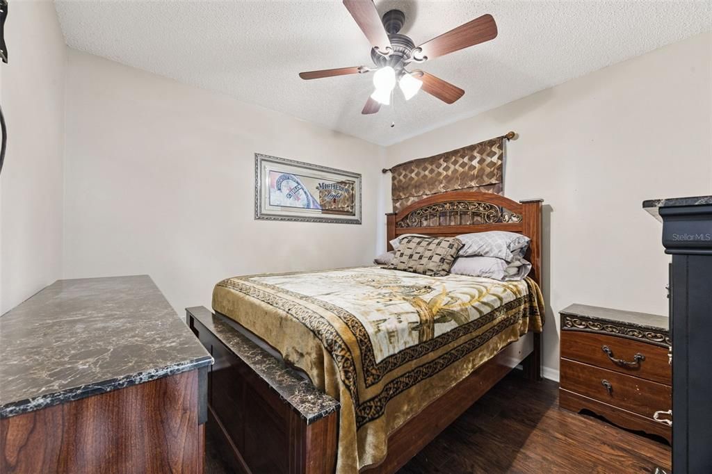 For Sale: $410,000 (4 beds, 2 baths, 2044 Square Feet)
