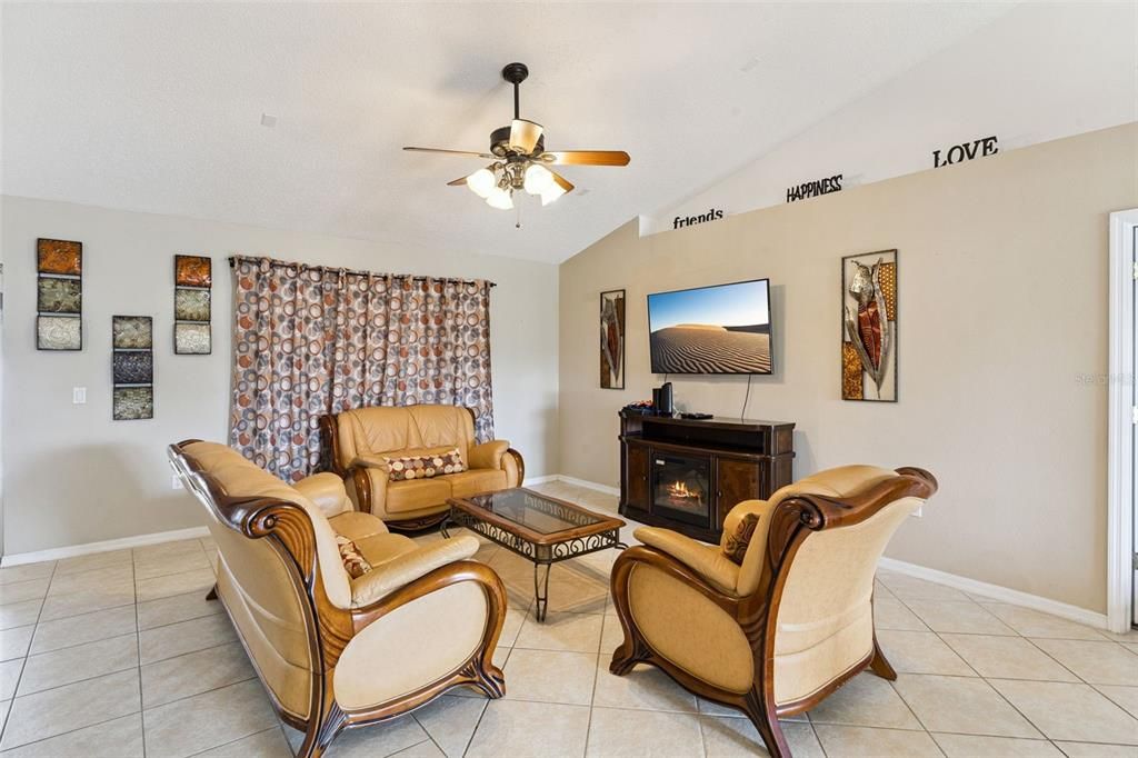 For Sale: $410,000 (4 beds, 2 baths, 2044 Square Feet)