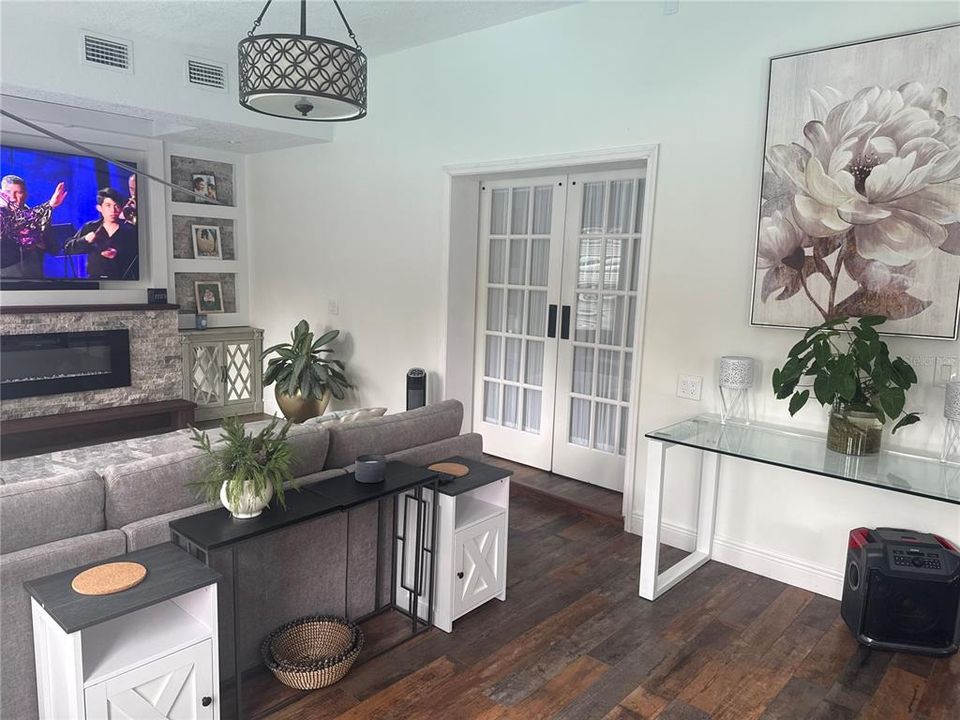 For Rent: $3,200 (4 beds, 2 baths, 2569 Square Feet)