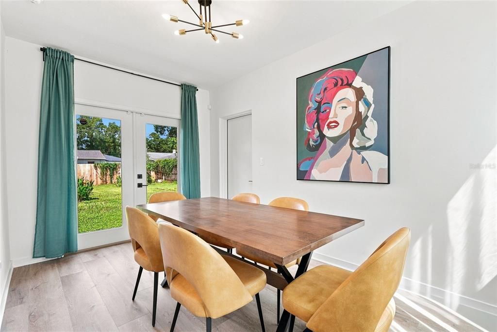 Active With Contract: $525,000 (2 beds, 1 baths, 1280 Square Feet)
