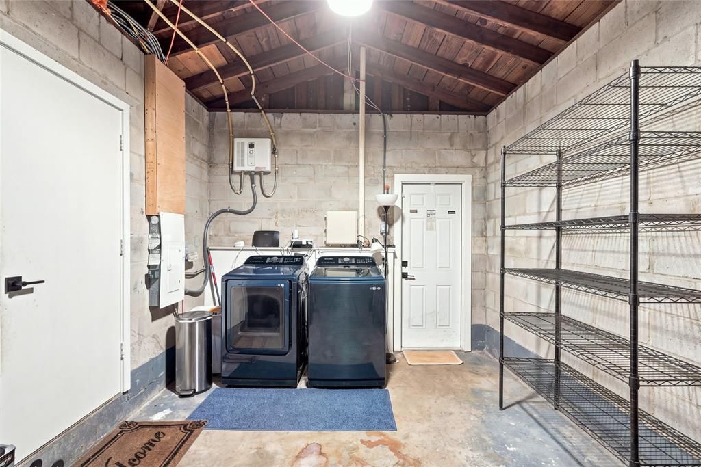 Active With Contract: $525,000 (2 beds, 1 baths, 1280 Square Feet)