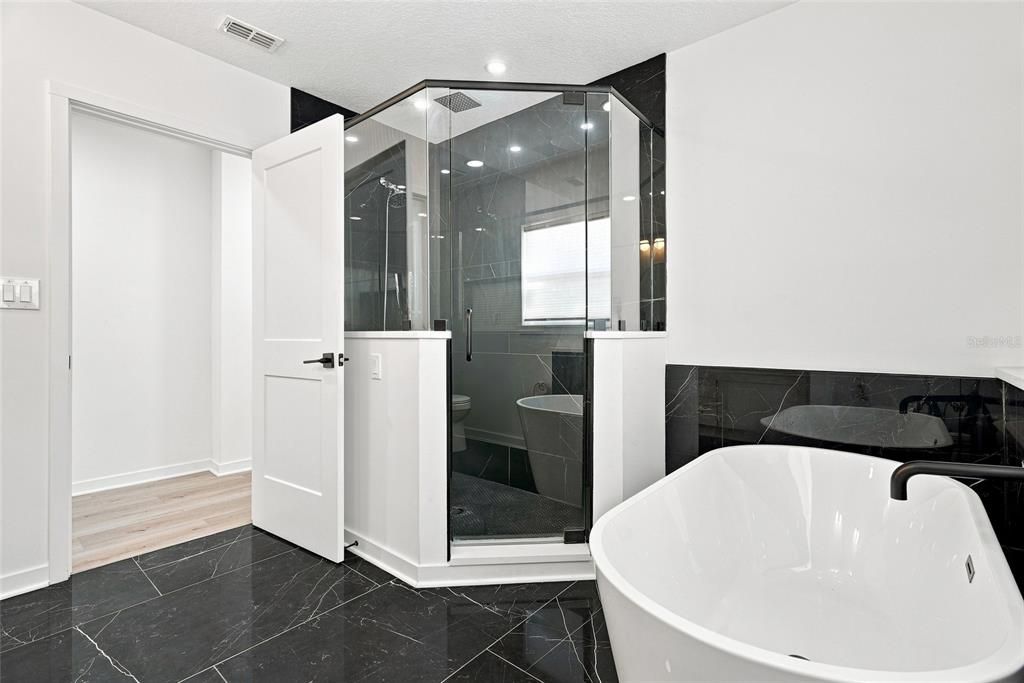 Active With Contract: $525,000 (2 beds, 1 baths, 1280 Square Feet)