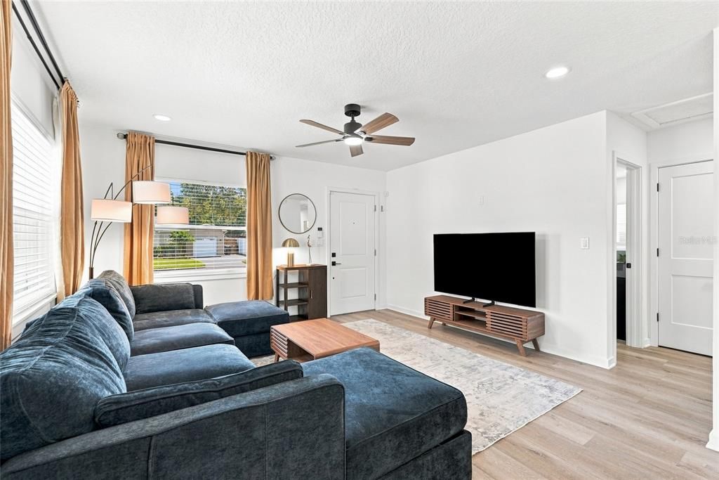 Active With Contract: $525,000 (2 beds, 1 baths, 1280 Square Feet)
