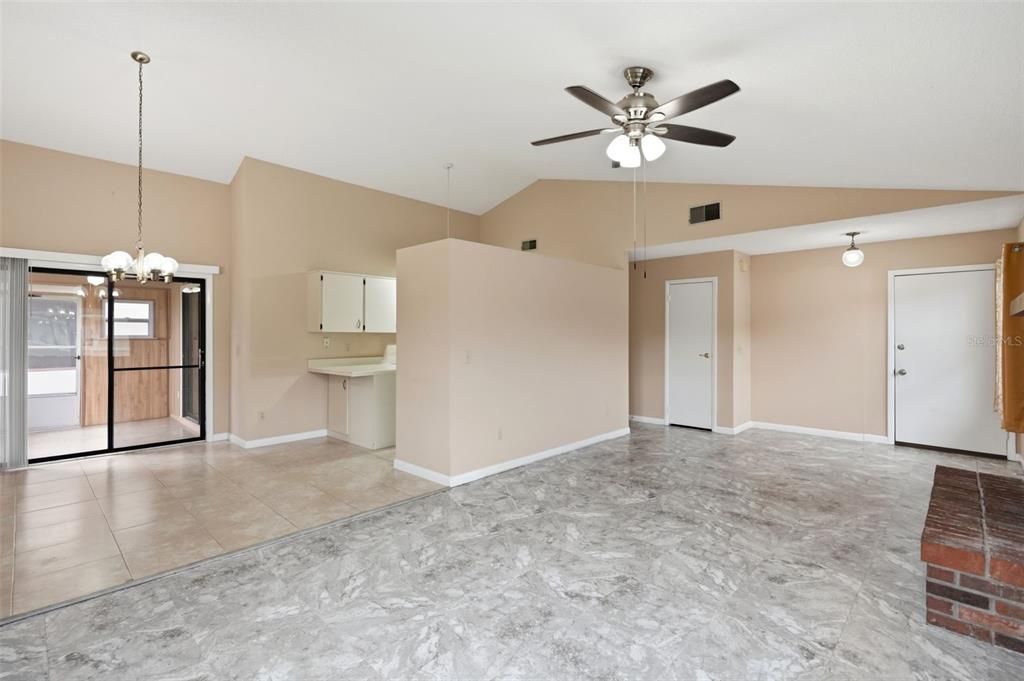 For Rent: $1,900 (2 beds, 2 baths, 1168 Square Feet)