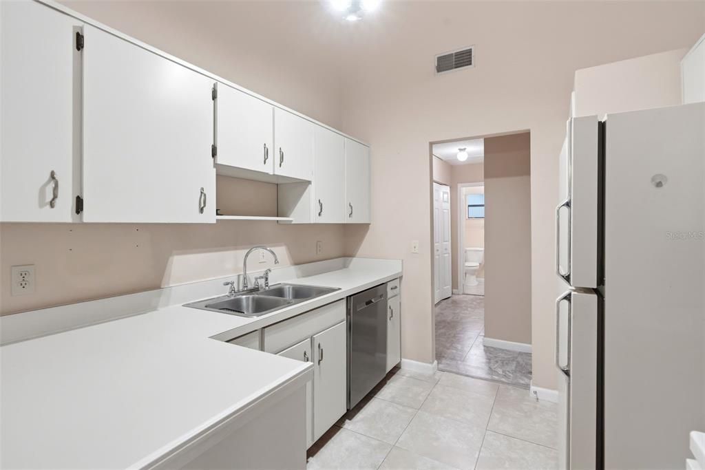 For Rent: $1,900 (2 beds, 2 baths, 1168 Square Feet)