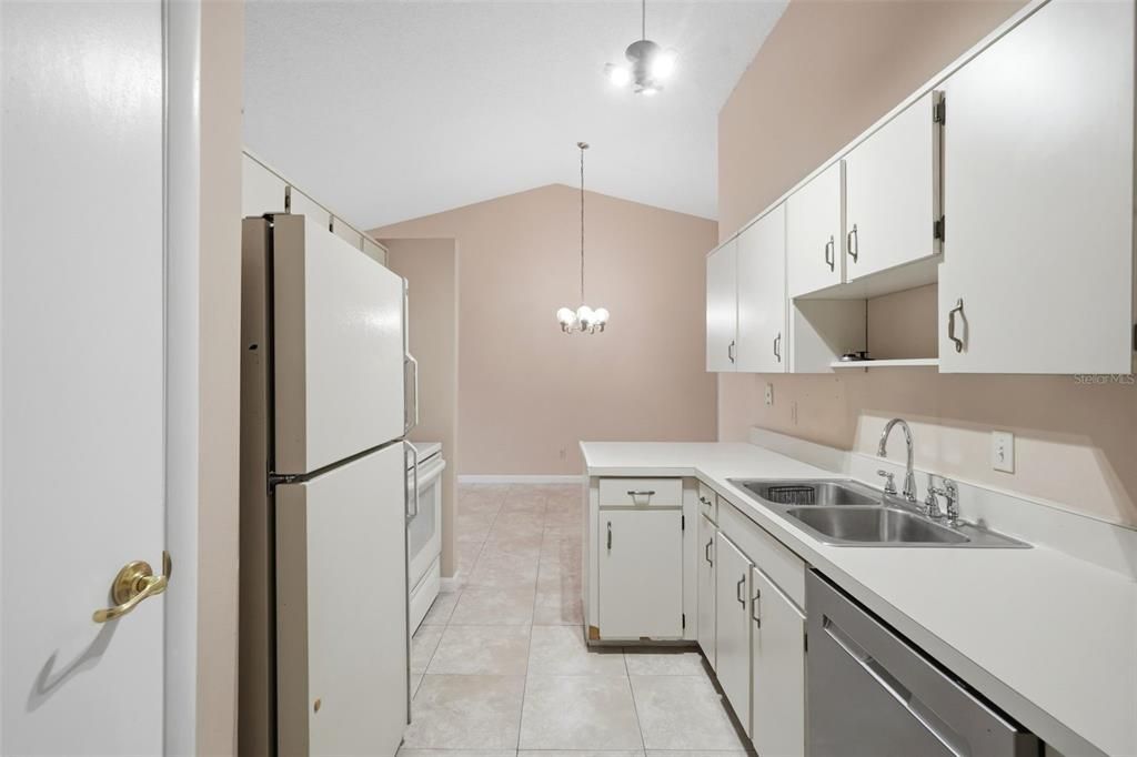 For Rent: $1,900 (2 beds, 2 baths, 1168 Square Feet)